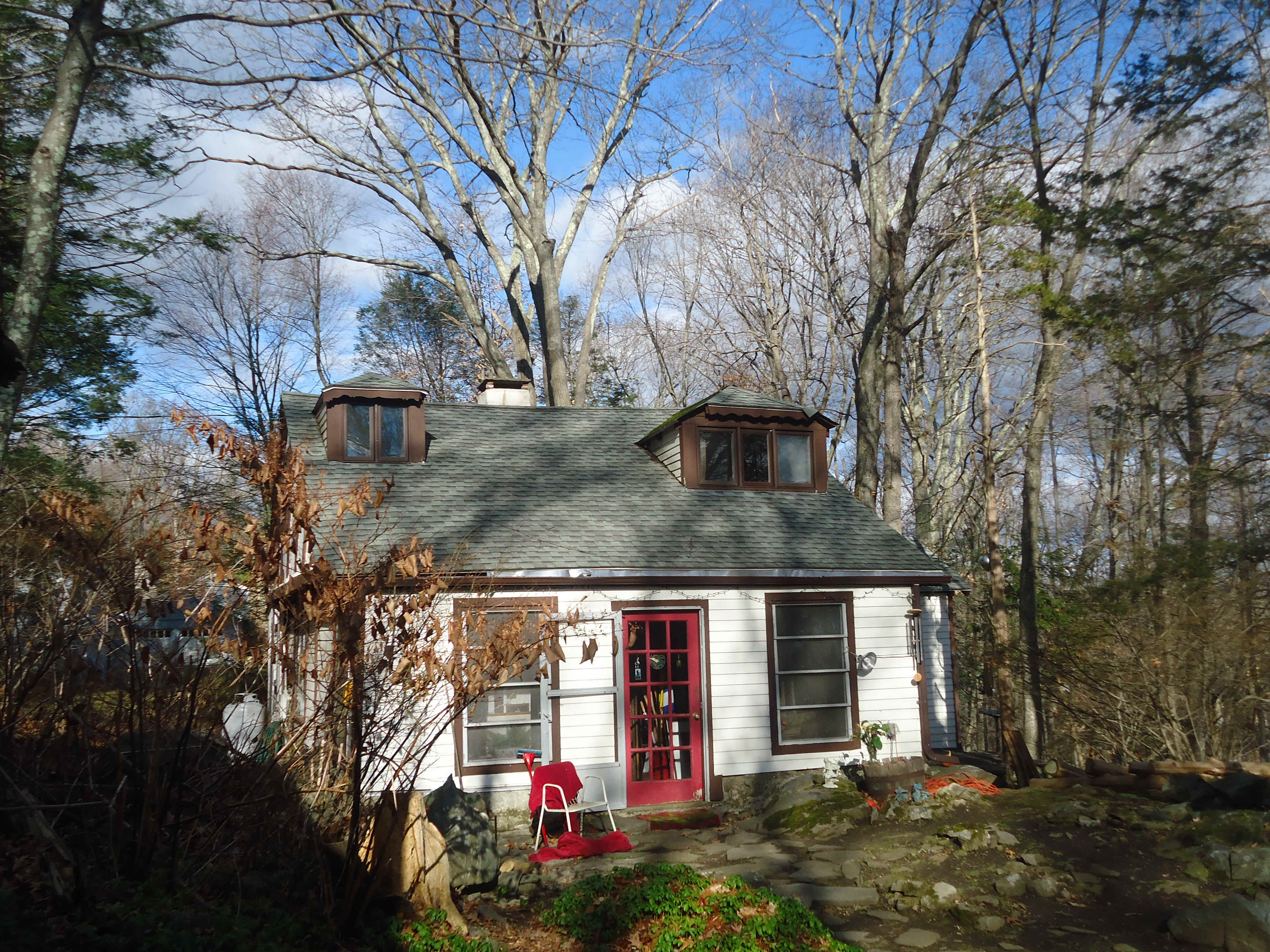 Building photograph for 40 COUNTRY WAY LN